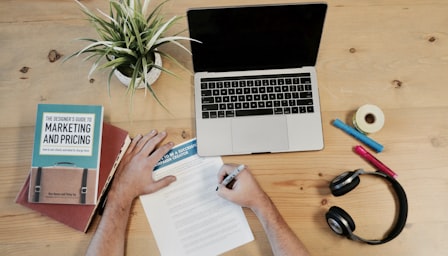 Copywriting Mastery: Persuasive Writing, Sales Pages, Emails and Ads